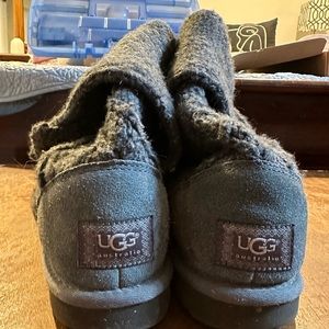 Great used condition Ugg boots gray sweater women’s size 8